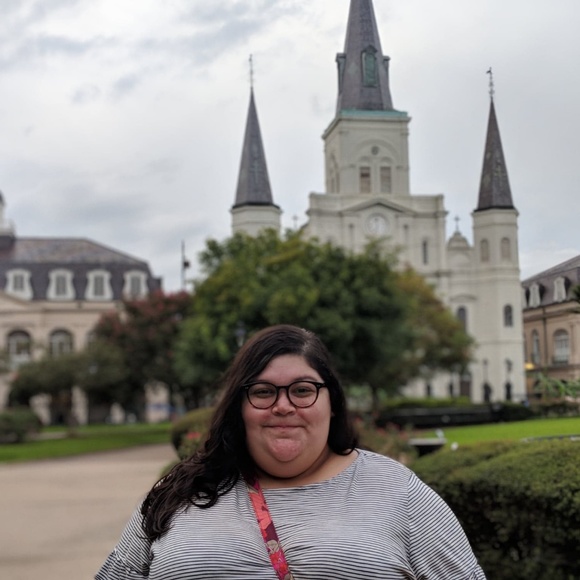 Meet your Posher, Angela - Picture 3 of 3